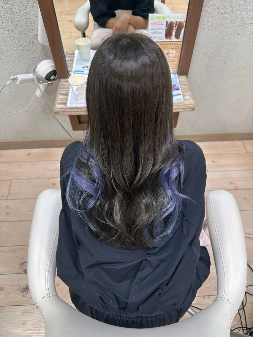 ロング カラー インナーカラー ネイビーカラー パープルカラー ヘアカラー 阿部 美咲のヘアスタイル