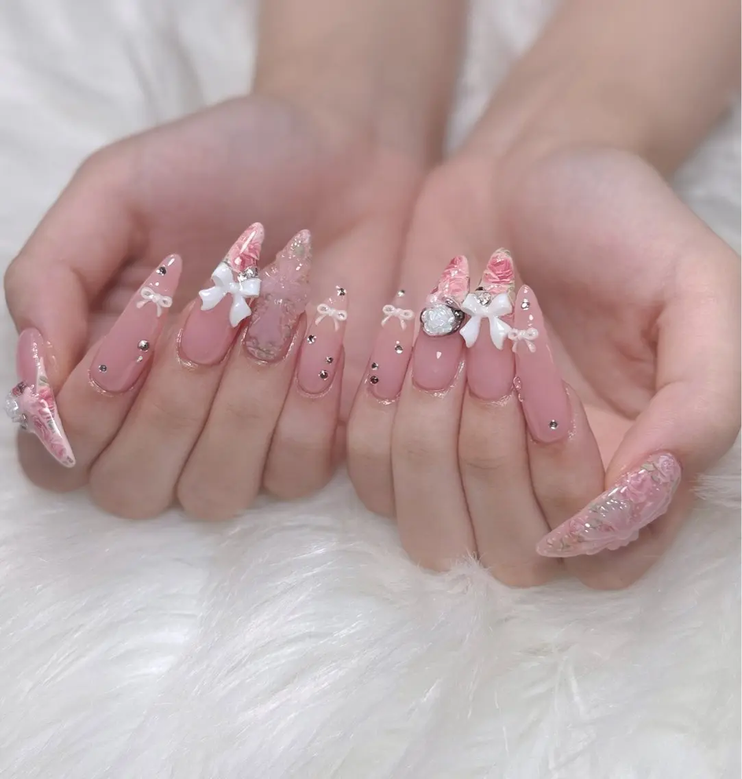 ネイル オーロラネイル チークネイル フットネイル フレンチネイル ジェルネイル ハンドネイル Nichi Nailsのネイルデザイン