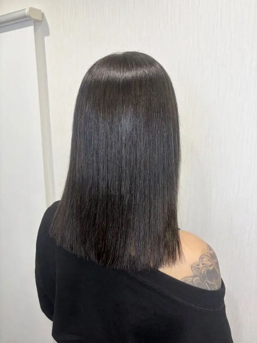 カラー 黒髪 透明感カラー ダークグレー ダークグレージュ グレージュ AIRI /フロレゾンのヘアスタイル