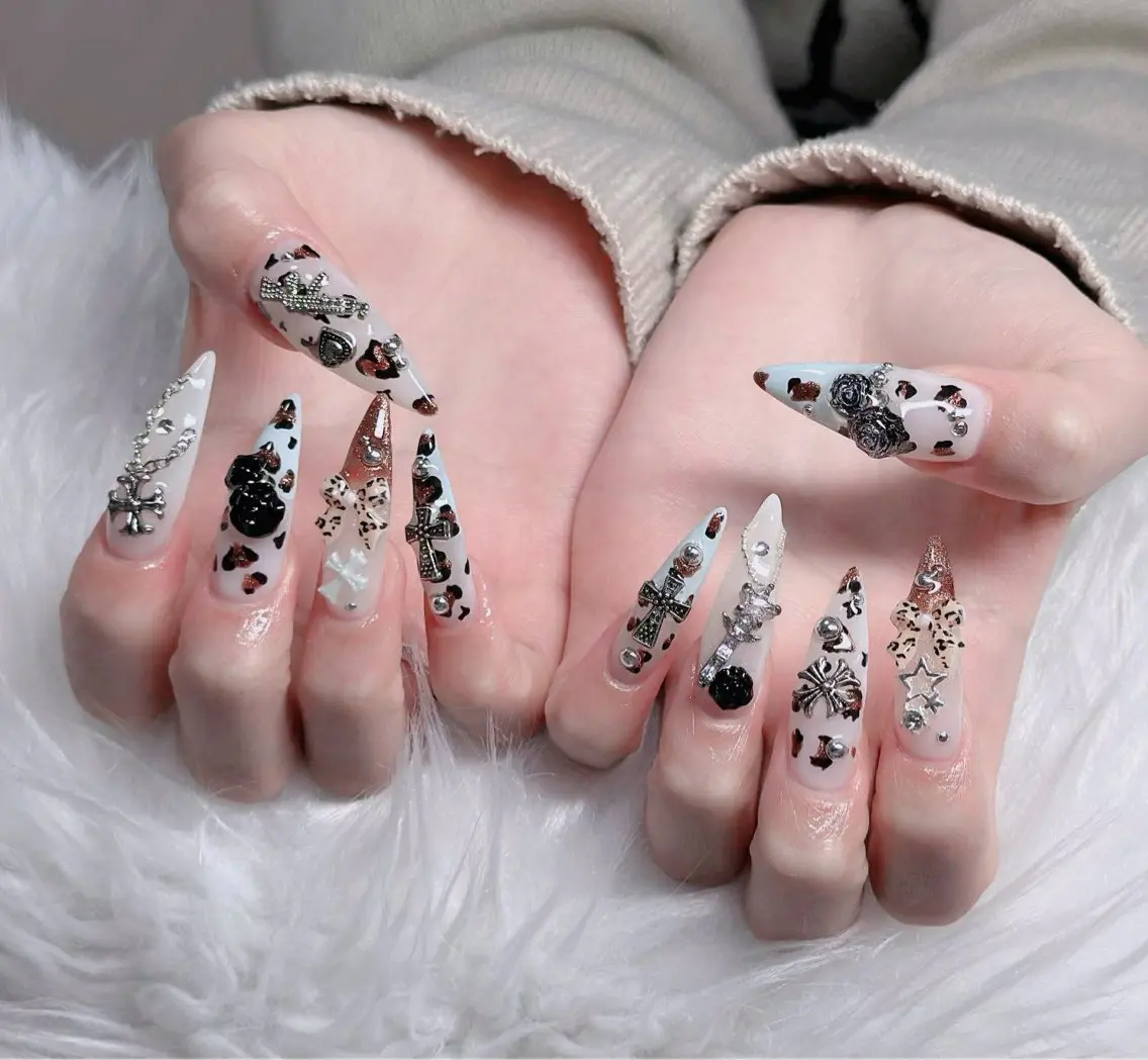 ネイル フレンチネイル ジェルネイル ガラスフレンチ ハロウィン ハート ハンドネイル H.baby Nail Salonのネイルデザイン
