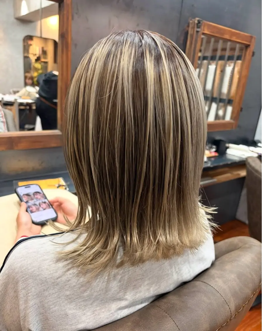ミディアム カラー ヘアアレンジ バレイヤージュ レイヤーカット 烏山 達也のヘアスタイル