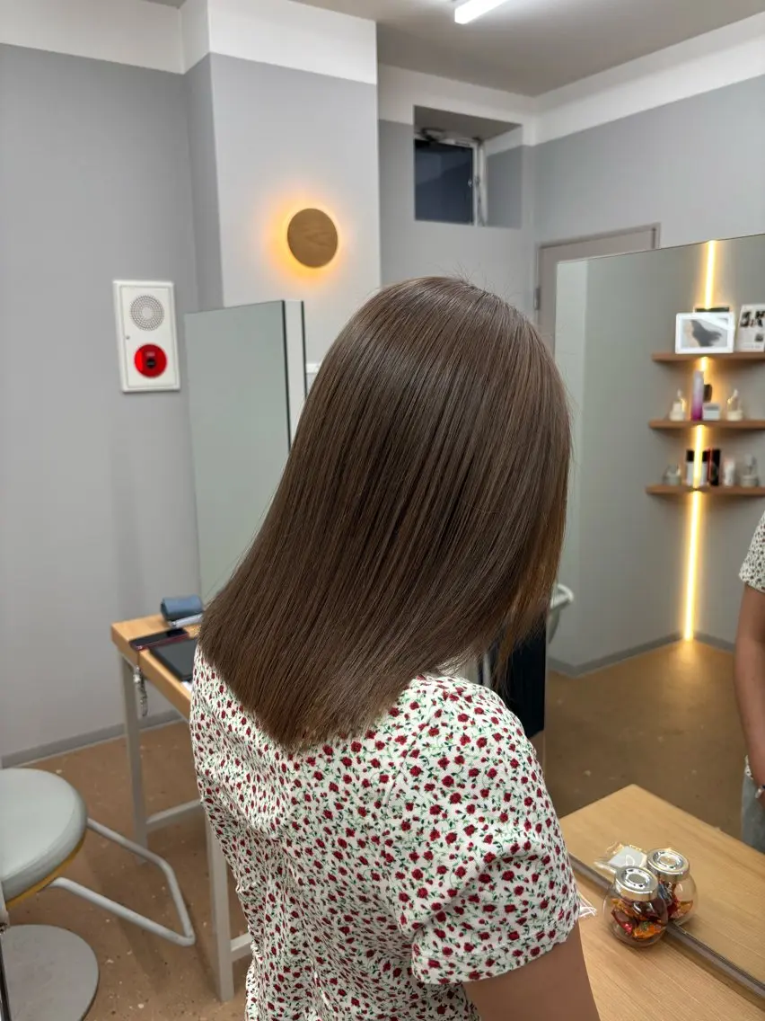 カラー ブリーチ グレージュ ミルクティーグレージュ 内藤 美幸のヘアスタイル