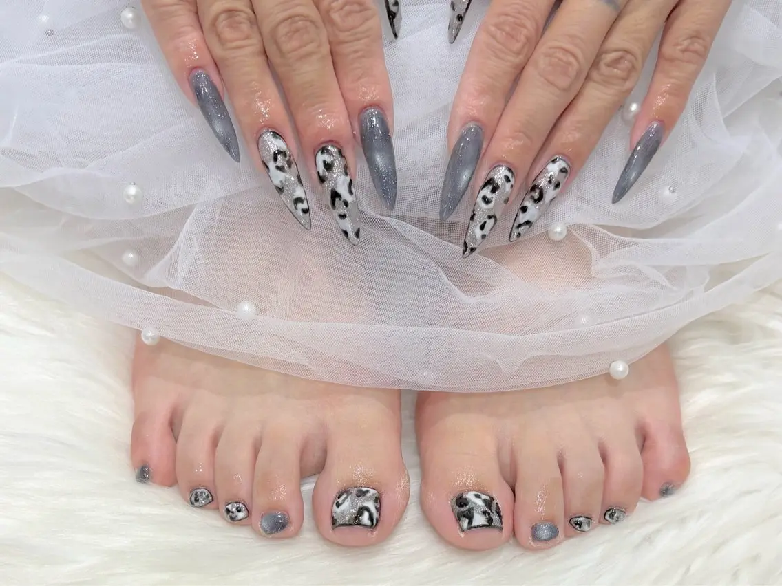 ネイル アニマル柄 フットネイル おそろいネイル Viel💅 〜yuki〜のネイルデザイン