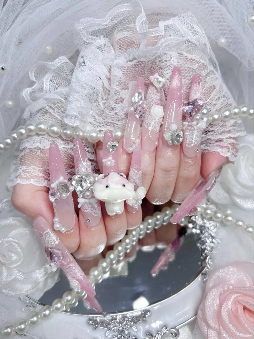 ネイル ロングネイル ハンドネイル ️🫧みつき/ 渋谷/痛ネイル️🫧のネイルデザイン
