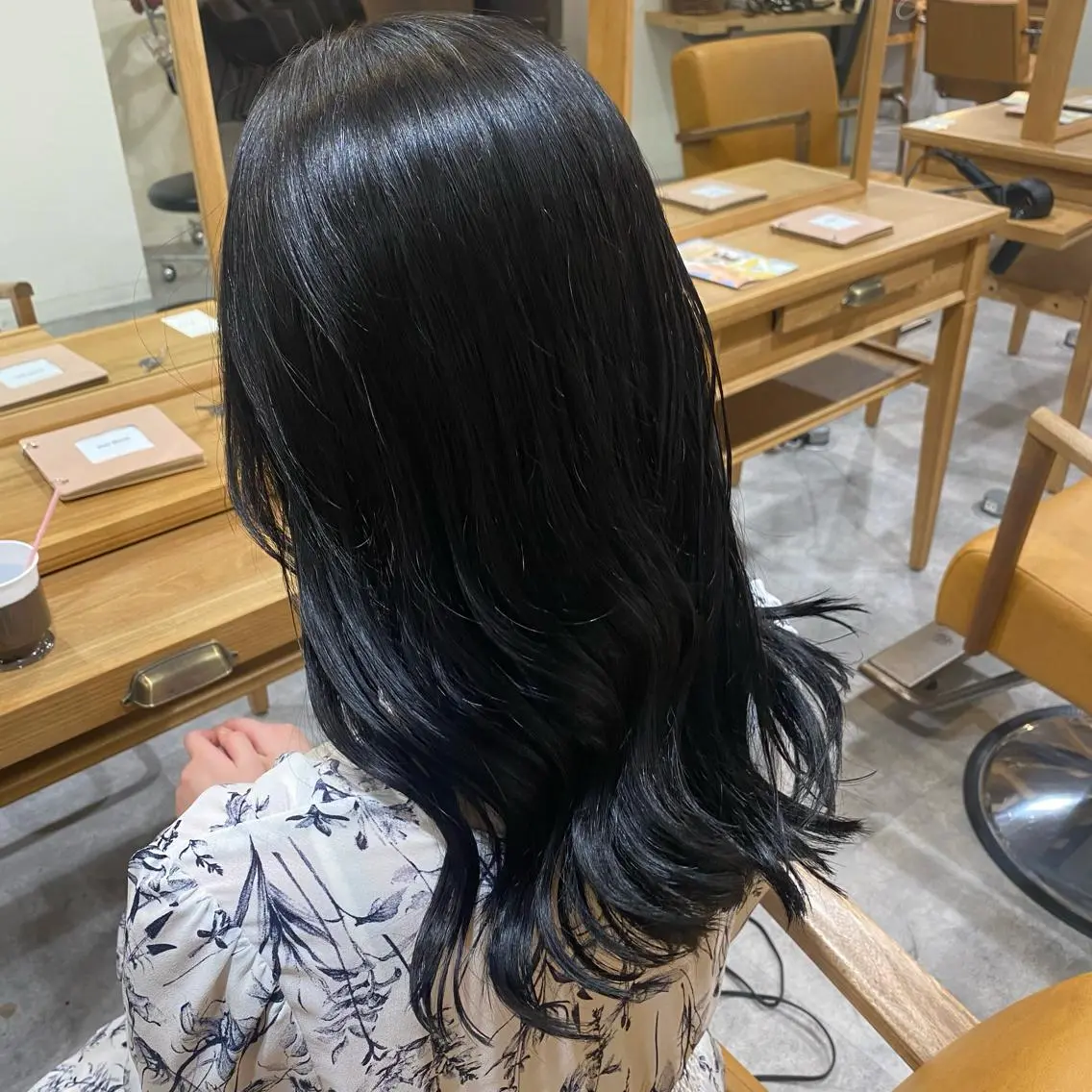ロング カラー 黒髪 ブルーカラー ブルーブラック カット ヘアカラー ベージュ/オリーブ/ miyabiのヘアスタイル