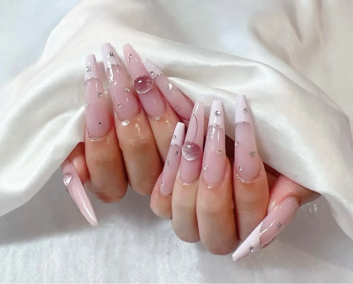 ネイル グラデーション キラキラネイル ワンカラーネイル 冬ネイル Jenn Nail Salonのネイルデザイン