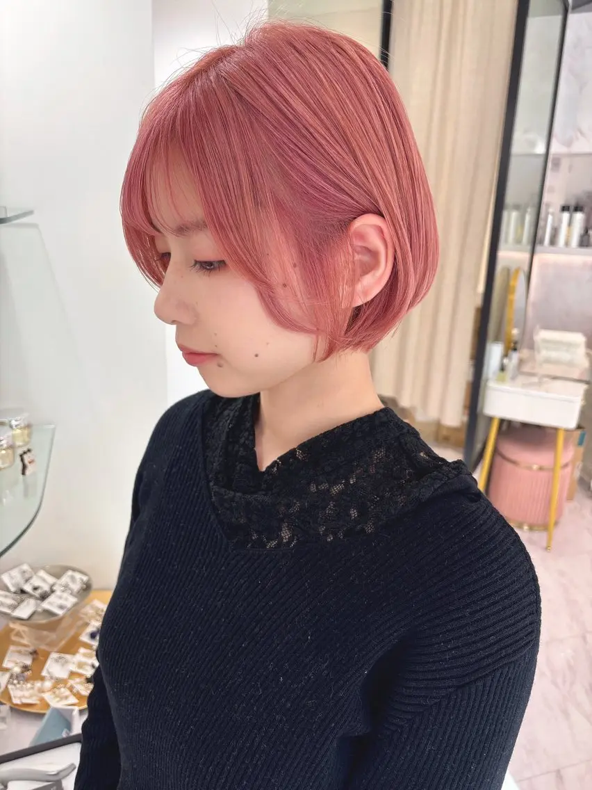 ショート カラー ブリーチ ピンクカラー カット ヘアカラー SAYAKA 🍒／ボブ／暖色のヘアスタイル