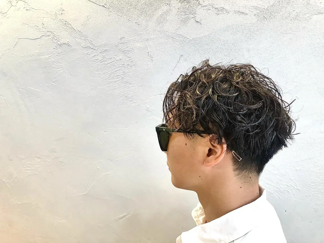 メンズ センターパート メンズパーマ 浅沼 春樹のヘアスタイル
