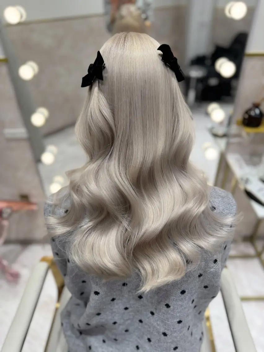 カラー ブリーチ 透明感カラー ヘアカラー 艶ダブルカラー🩰ハ イトーン‎🤍香織のヘアスタイル