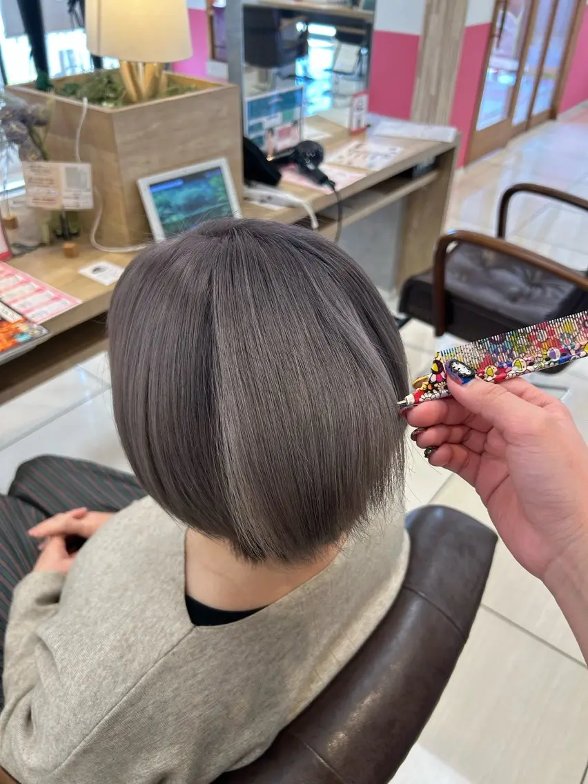 カラー 有村 実佑のヘアスタイル