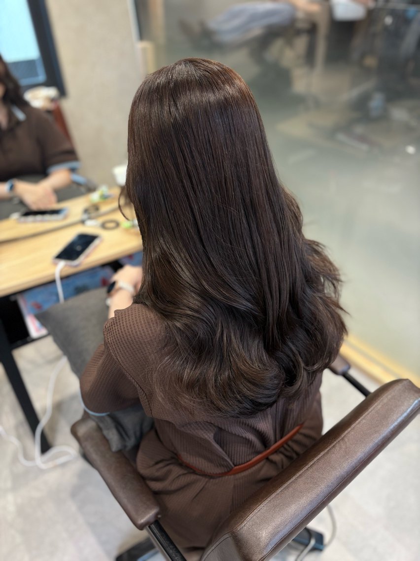 ロング アッシュ アッシュブラウン くびれヘア 顔周りカット レイヤーカット アキ/梅田/顔周り /レイヤーカットのヘアスタイル