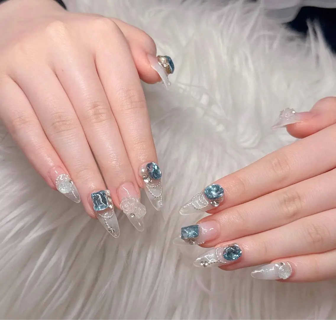 ネイル Lee Nailsのネイルデザイン