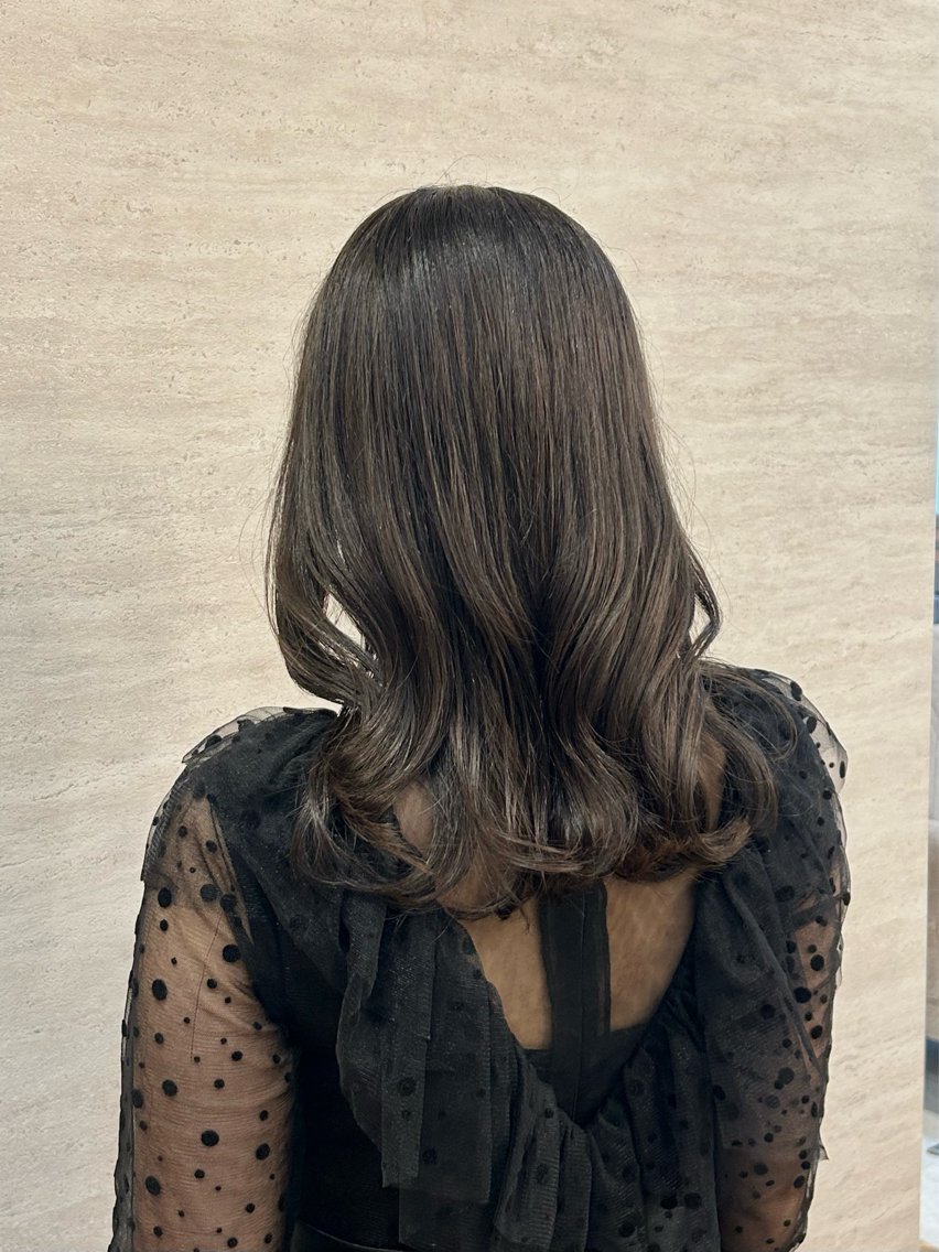 ミディアム カット ヘアカラー 児玉 りなのヘアスタイル