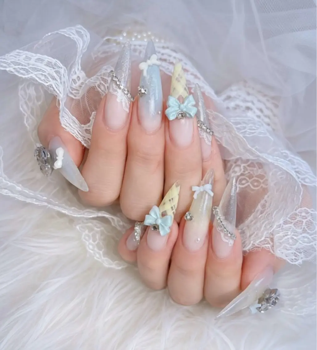 ネイル アートネイル ボルドー フレンチネイル ジェルネイル 氷ネイル・うるうるネイル ハンドネイル Julie Nail Hinのネイルデザイン