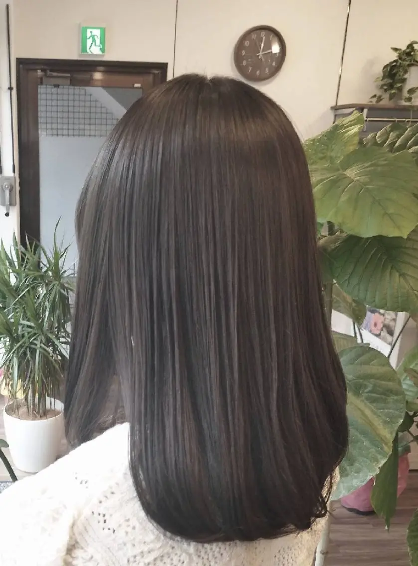 セミロング トータル ビューティー アイズのヘアスタイル