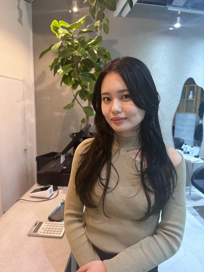 ロング カラー Shiro RENのヘアスタイル