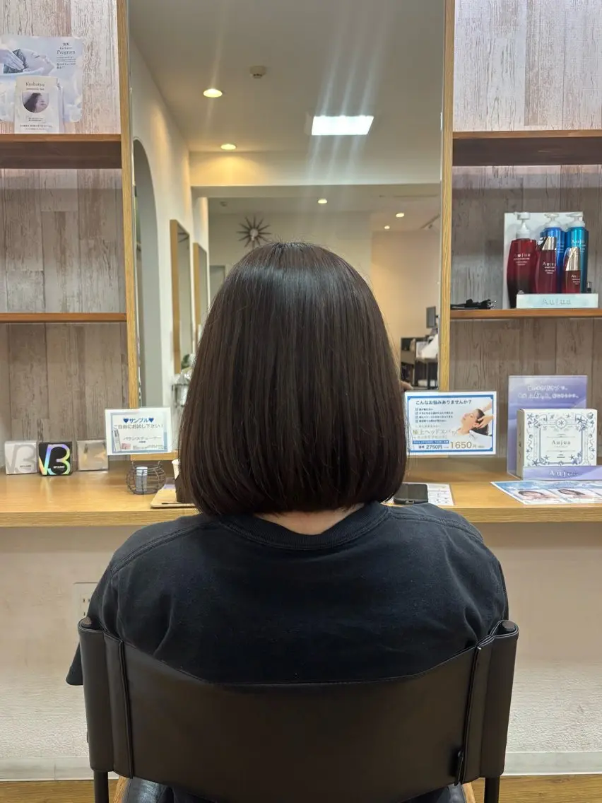 ショート カラー MOLLA 陽菜のヘアスタイル