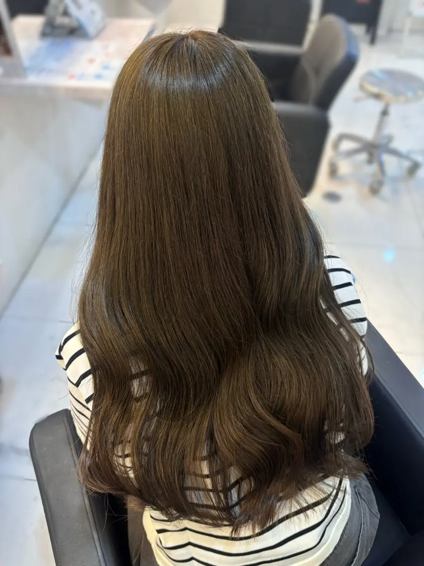 ロング ヘアカラー トリートメント 𝐿𝑒𝑒 四ツ橋 𝑅𝐴𝑁𝐴のヘアスタイル