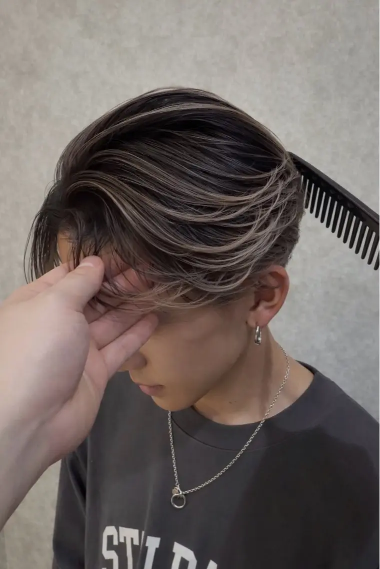 カラー メンズ メンズバレイヤージュ バレイヤージュ ヘアカラー バレイヤージュ特化｜ Takuのヘアスタイル