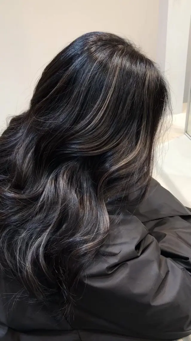 ロング カラー ハイライトカラー ハイライト un ジュリアのヘアスタイル