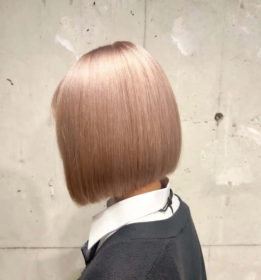 ショート カラー パーマ ヘアアレンジ メンズ 切りっぱなしボブ 前下がりボブ メンズハイトーン ハイトーンカラー ボブ 【縮毛矯正ブリーチ】 MANATO🌈のヘアスタイル