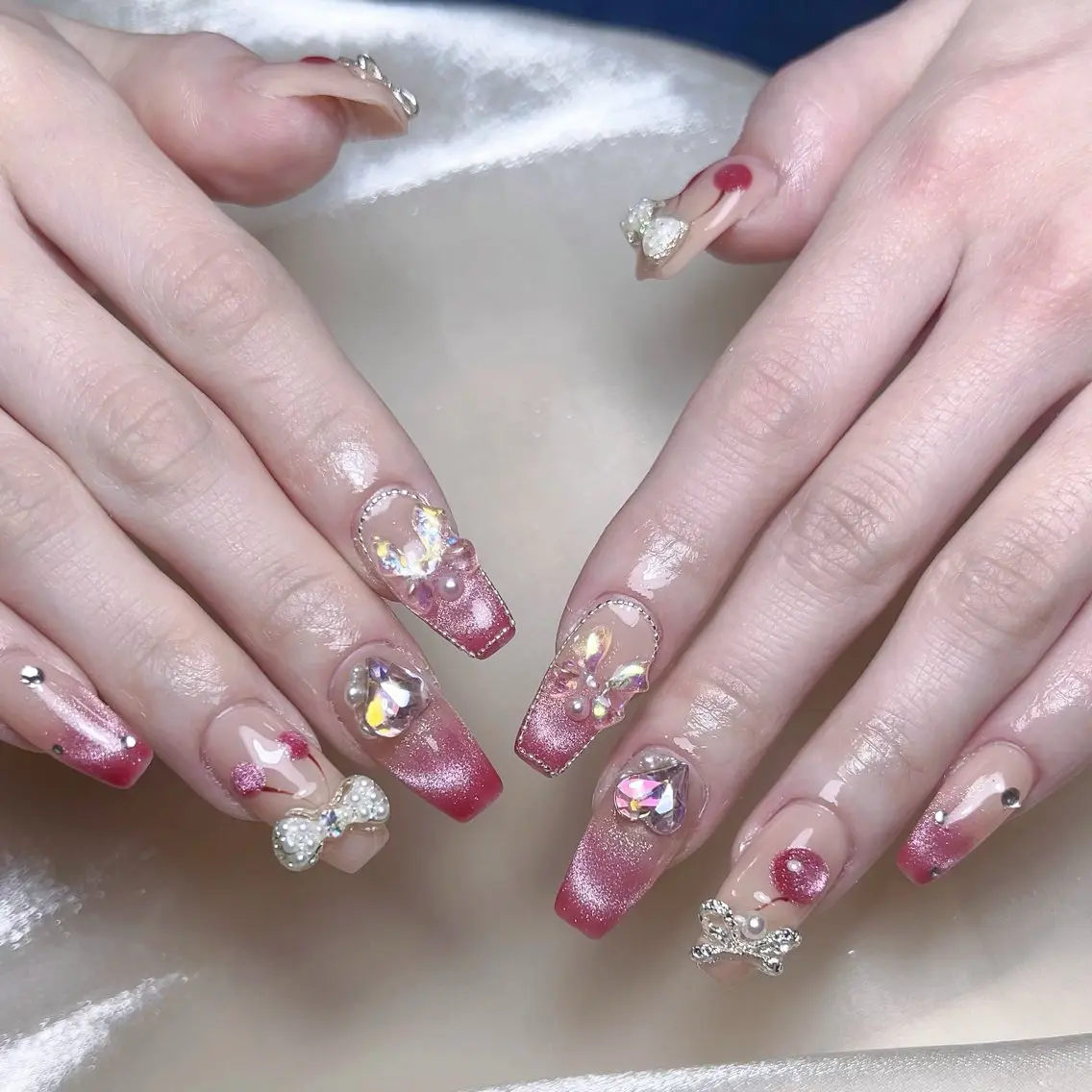 メンズ ネイル メンズ韓国風 アートネイル オーロラネイル ガーリー キラキラネイル ハンドネイル Nail salon 木にいるのネイルデザイン