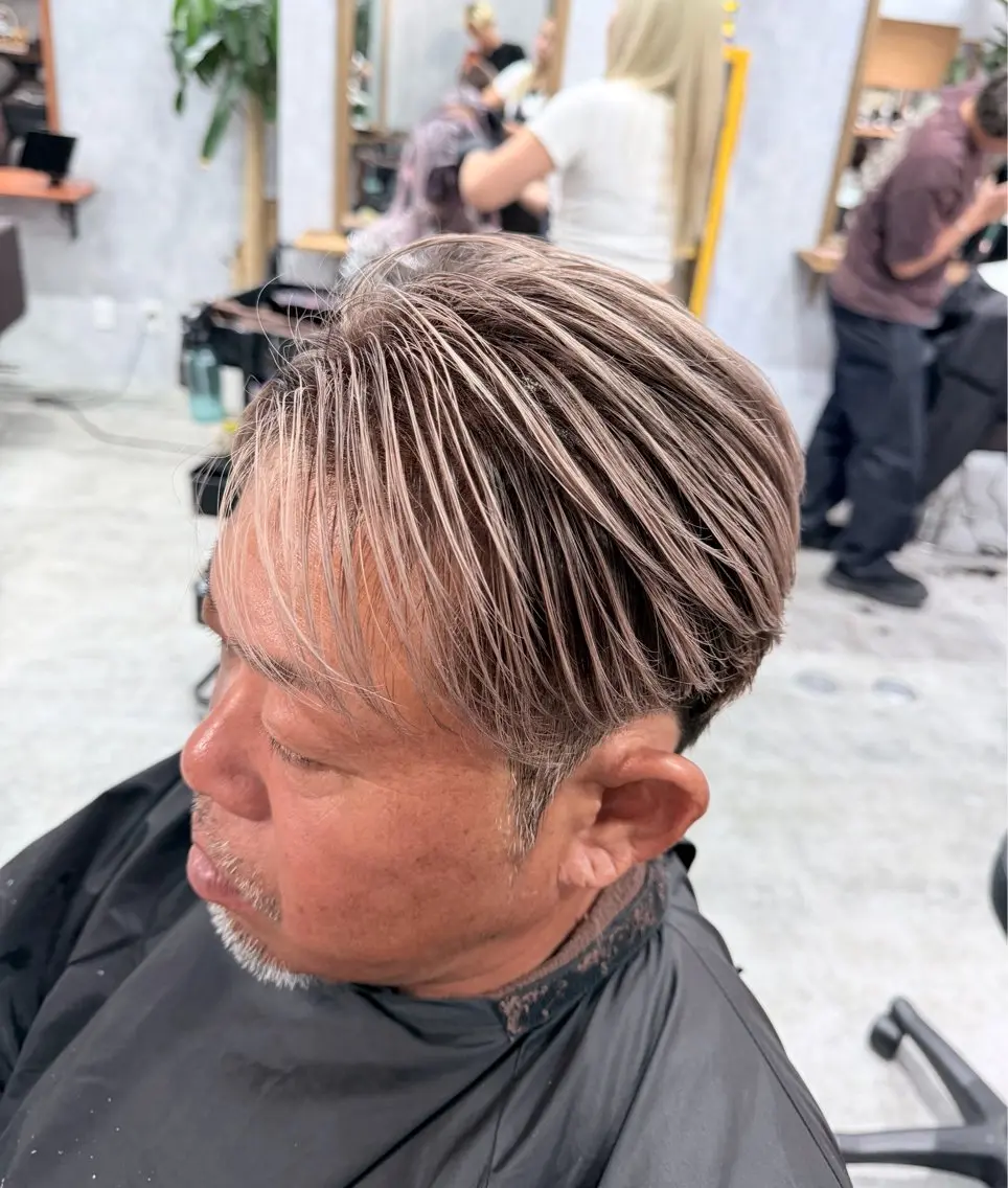 ショート カラー メンズ メンズバレイヤージュ メンズハイトーン バレイヤージュ ハイトーンカラー レイヤーカット ヘアカラー C'LD Hair トモヤのヘアスタイル