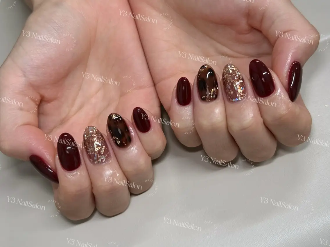ネイル ボルドー ブラウン ジェルネイル キラキラネイル ラメ(グリッター) ハンドネイル Y3 NailSalonのネイルデザイン