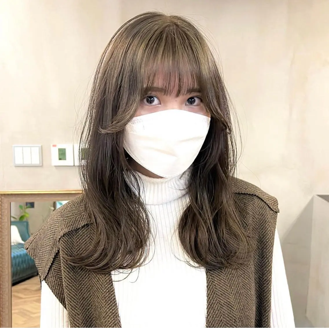 セミロング カラー パーマ ヘアアレンジ メンズ キッズ ネイル マツエク・マツパ アイブロウ サイドバング カット ヘアカラー トリートメント 前川 朋香のヘアスタイル