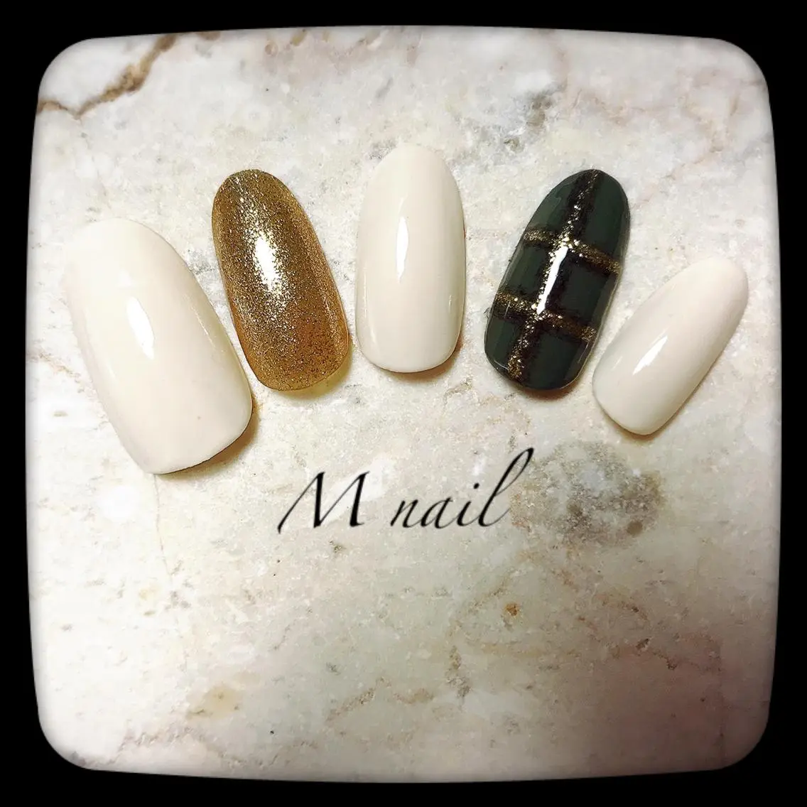 ネイル ゴールド ゴージャス M nail 市原市ちはら台のネイルデザイン
