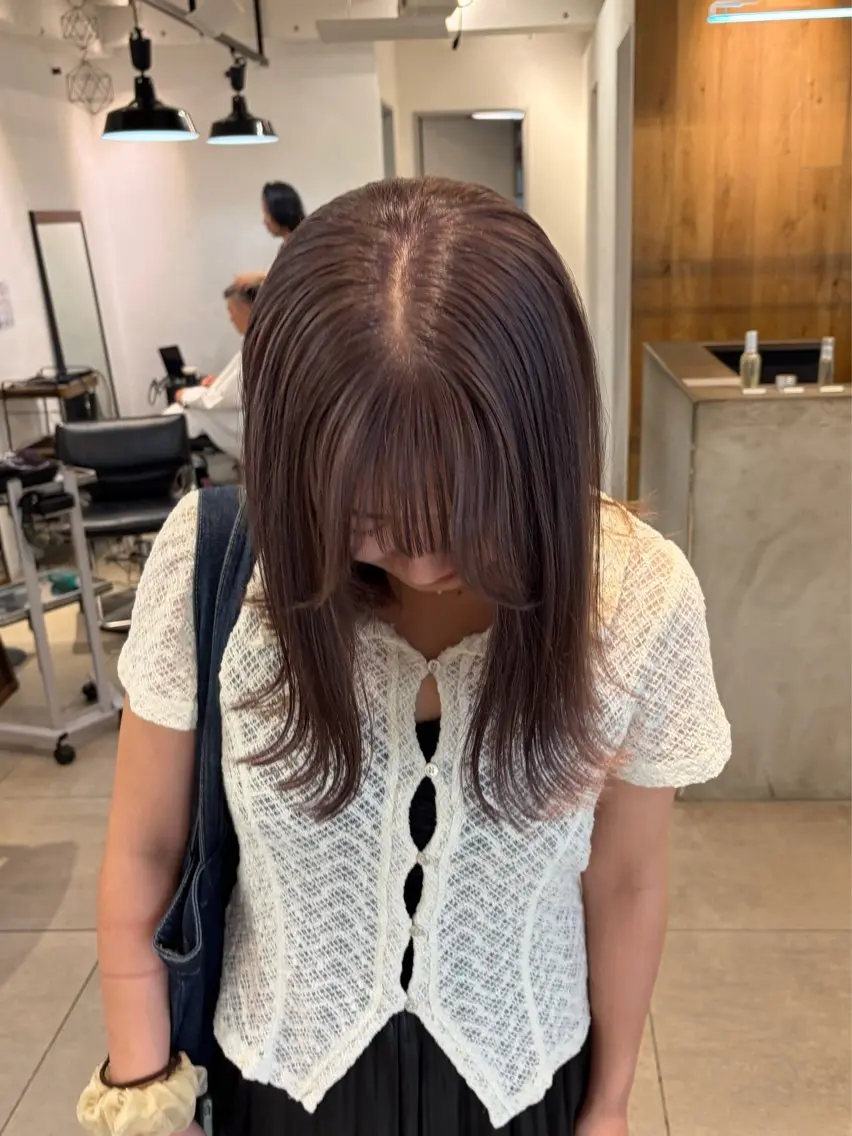 ミディアム カラー ミルクティー× グレージュMOMOのヘアスタイル
