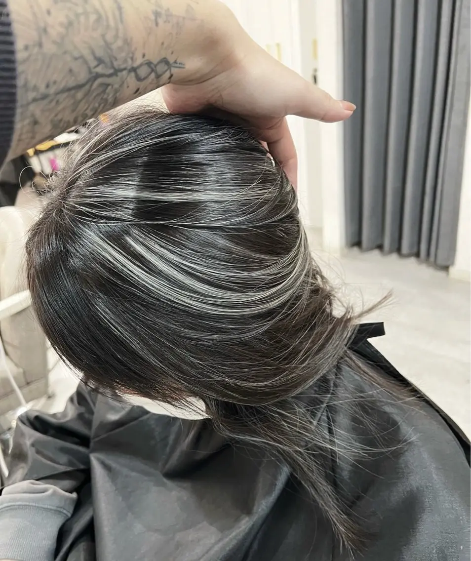 ミディアム カラー ダークグレー ダークグレージュ グレージュ ハイライトカラー ハイライト 指名数No.1 /NAOYAのヘアスタイル