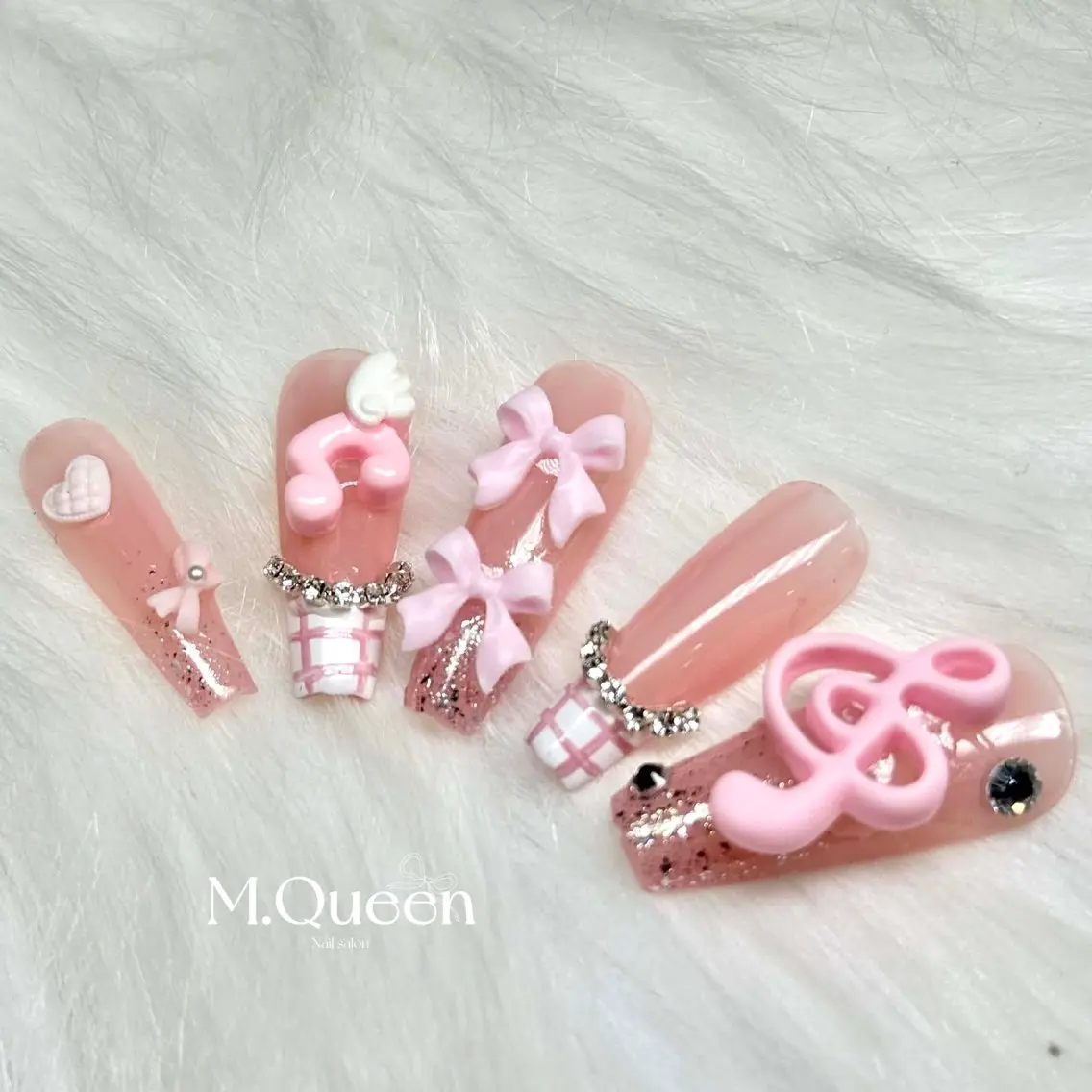 ネイル MQueen ネイルサロンのネイルデザイン