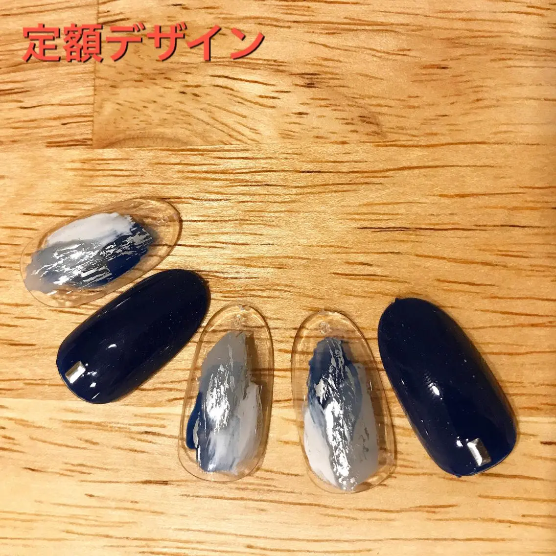 ネイル ネイビー ワンカラーネイル 板垣 綾乃のネイルデザイン
