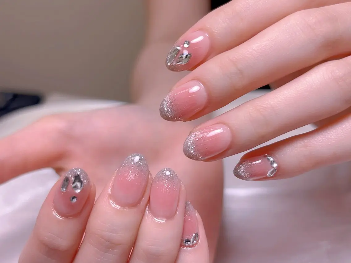 ネイル フレンチネイル ジェルネイル グラデーション 韓国ネイル マグネットネイル ハンドネイル 【長さ出し】 IRIS NAILのネイルデザイン