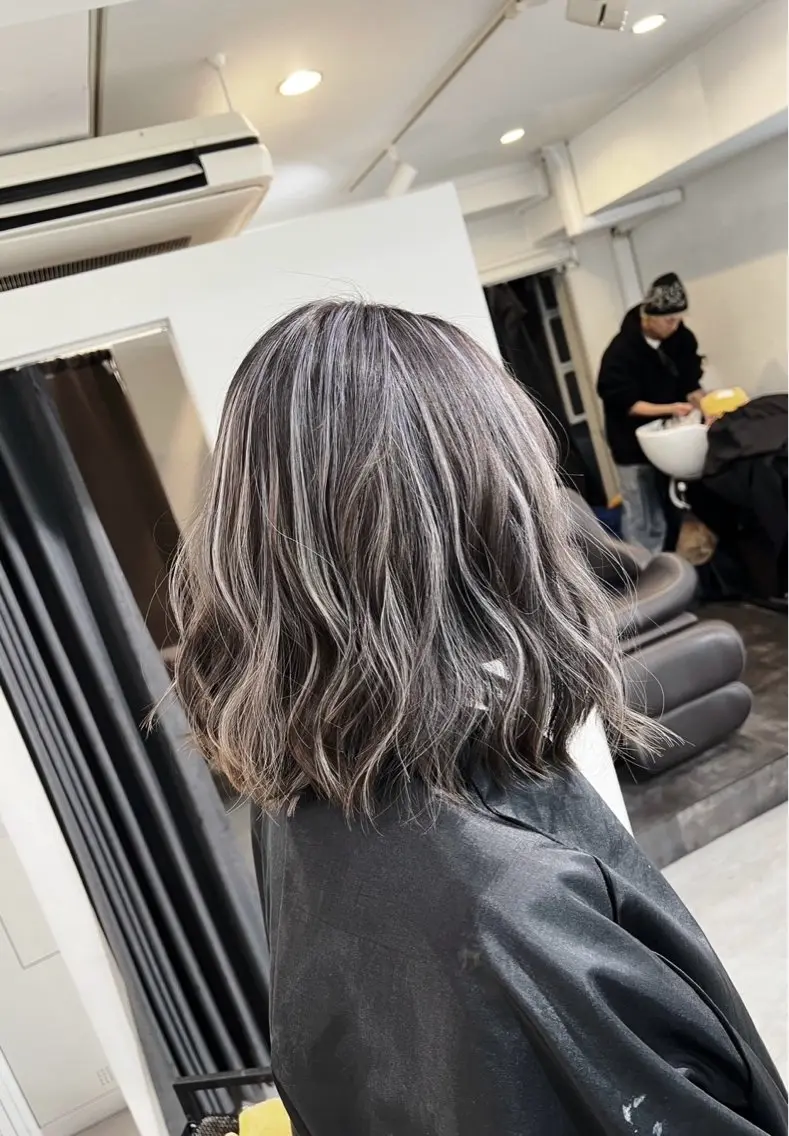 ミディアム カラー ダークグレー ダークグレージュ グレージュ ハイライトカラー ハイライト 指名数No.1 /NAOYAのヘアスタイル