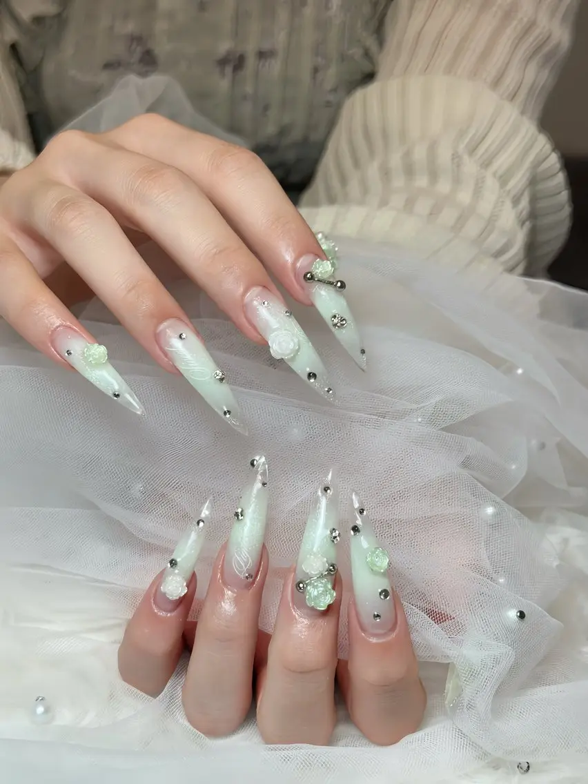 ネイル チークネイル ドット フレンチネイル グラデーション ハート ハンドネイル ハンドケア Eli Muse 新宿ネイルのネイルデザイン