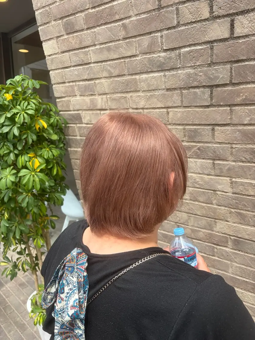 ショート ヘアカラー ハイトーン✖️ 縮毛矯正シュンペイのヘアスタイル