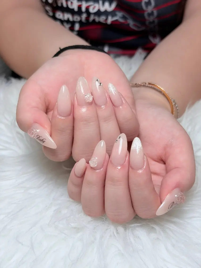 ネイル チークネイル ドット フレンチネイル グラデーション ハート ハンドネイル Julli NailStudioのネイルデザイン