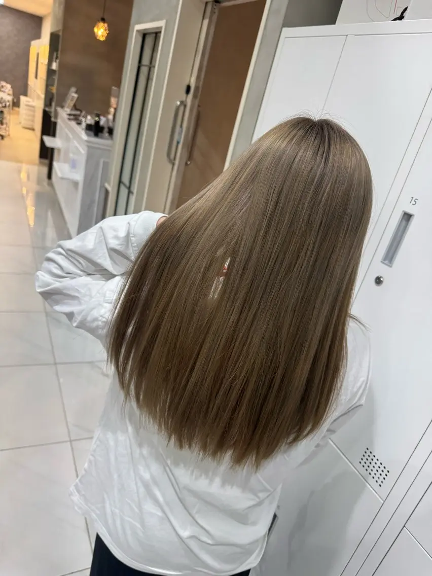 ロング カラー ベージュカラー ブリーチ ミルクティーベージュ グランデュール焼津 SEIRYU🐉のヘアスタイル