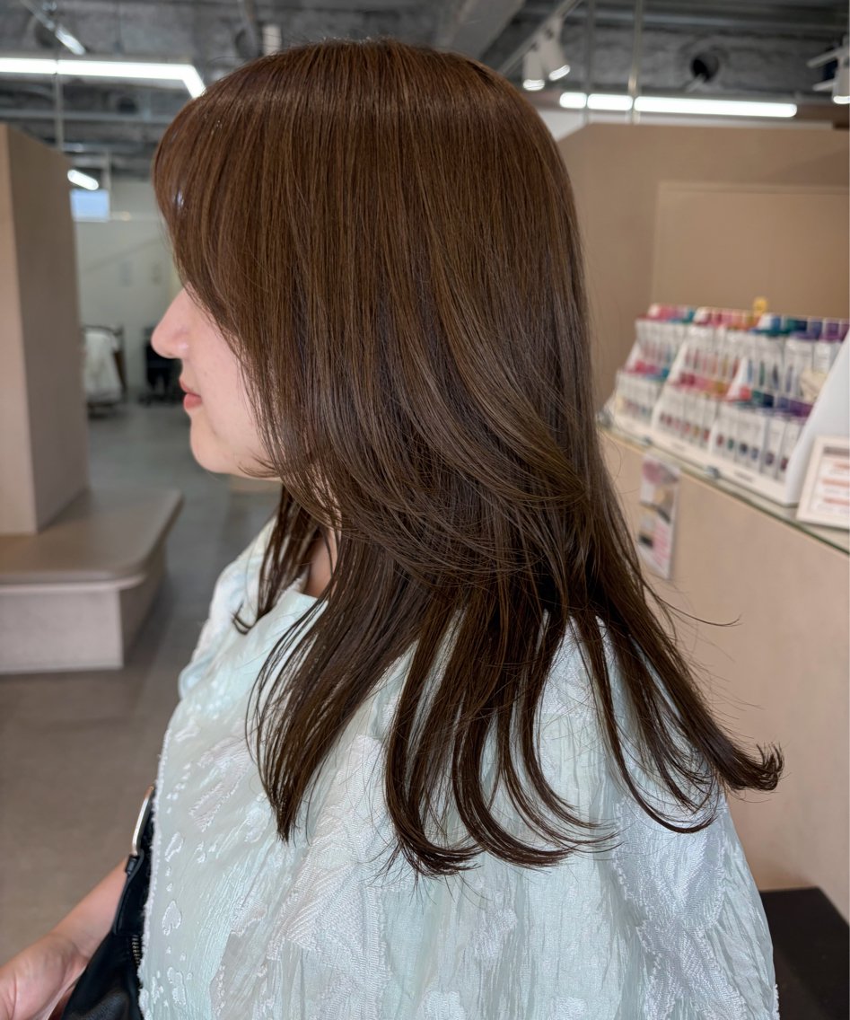 ロング カラー ベージュカラー オリーブベージュ レイヤーカット ヘアカラー トリートメント 大村 優奈のヘアスタイル