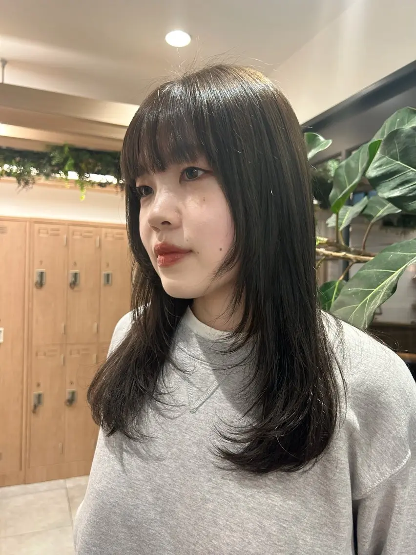 ロング カラー ベージュカラー 透明感カラー オリーブベージュ オリーブカラー カット ヘアカラー 透明感カラー レイヤー/むつきのヘアスタイル