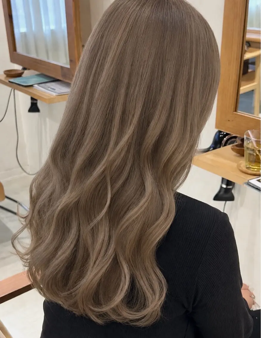 ロング カラー ヘアカラー たかはた すずかのヘアスタイル