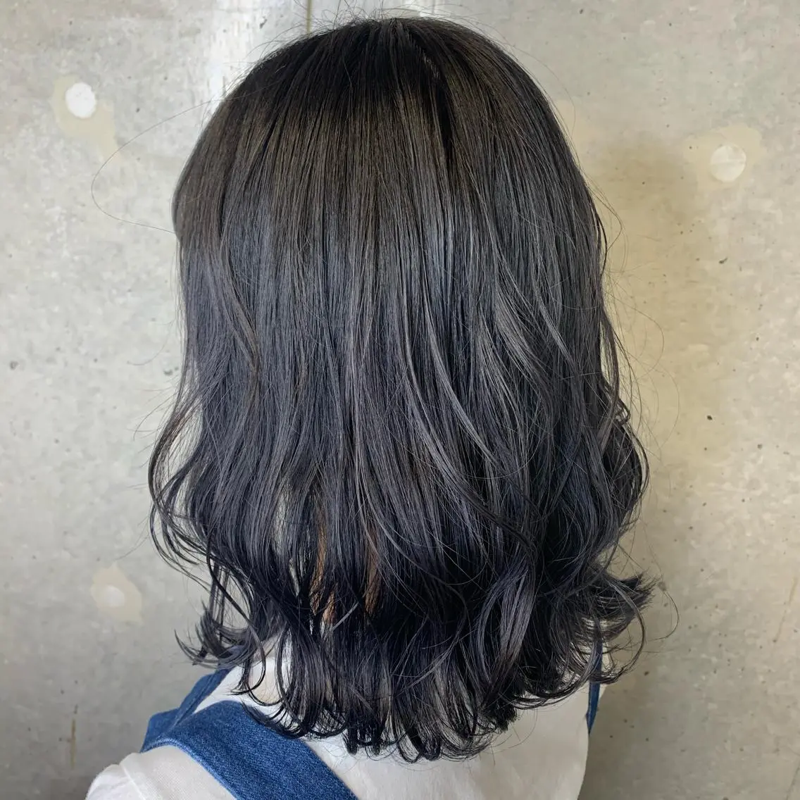 セミロング カラー 黒髪 ブルーカラー ブルーブラック 梅本 有希のヘアスタイル