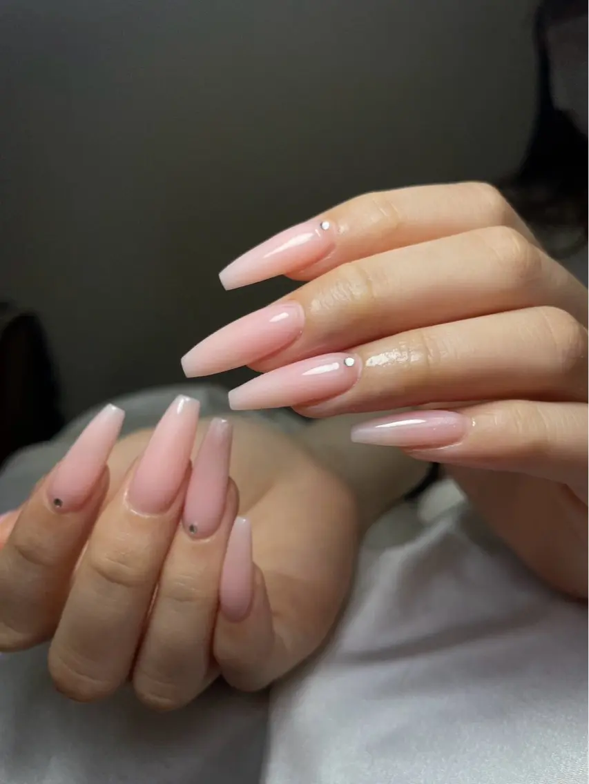 ネイル チークネイル 長さ出し フットネイル ジェルネイル 卒業式 ハンドネイル 𝓐𝓷𝓻𝓲 XiinhNailのネイルデザイン