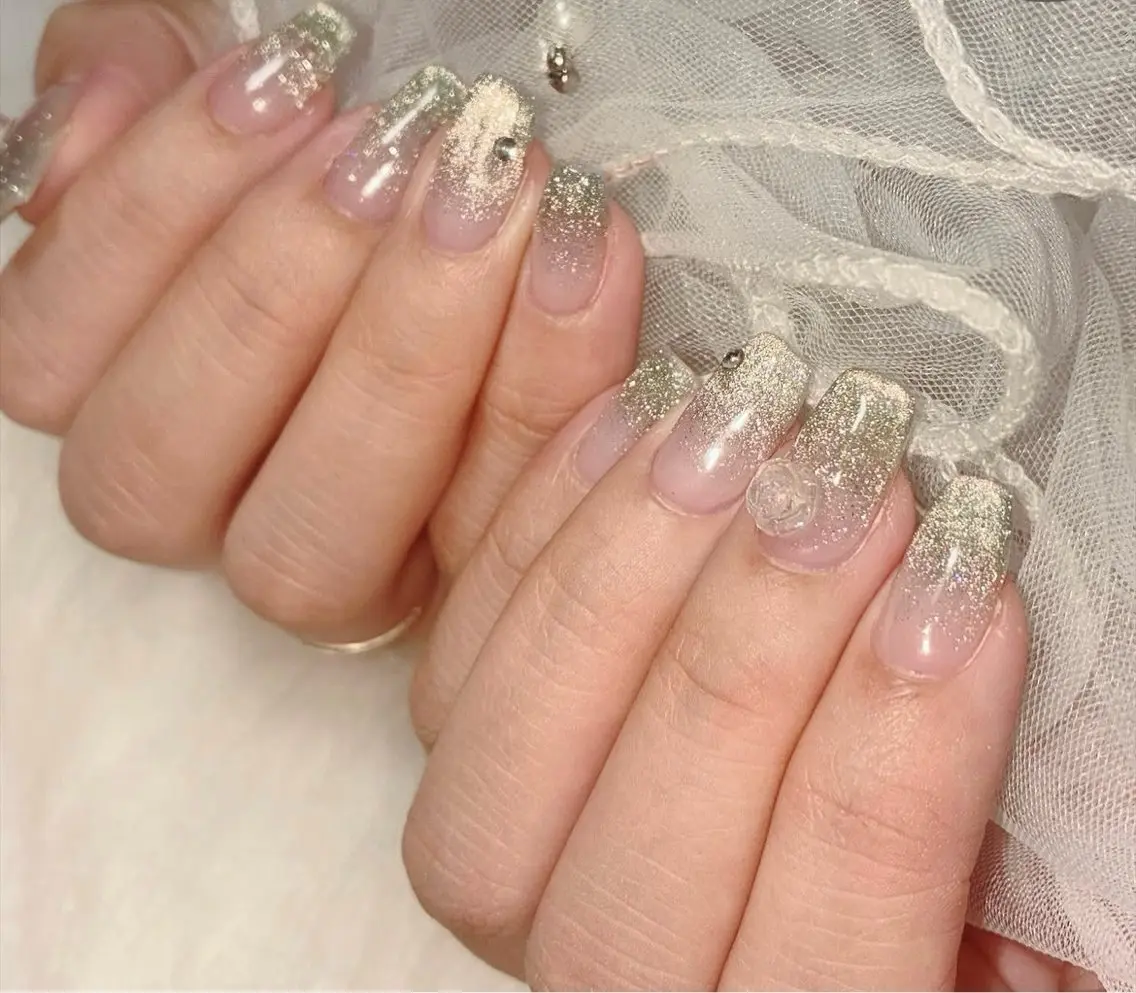 ネイル Leora nail+eyeのネイルデザイン