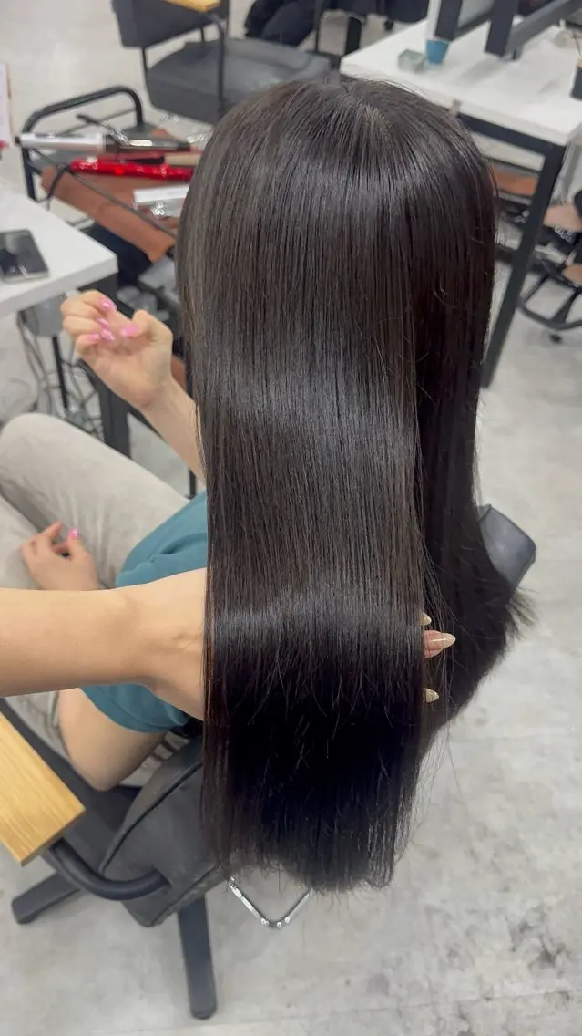 ロング カラー アッシュ アッシュブラウン ベージュカラー 黒髪 ブリーチ カット ヘアカラー トリートメント 赤み無し柔らかカラー 【梅田】madokaのヘアスタイル