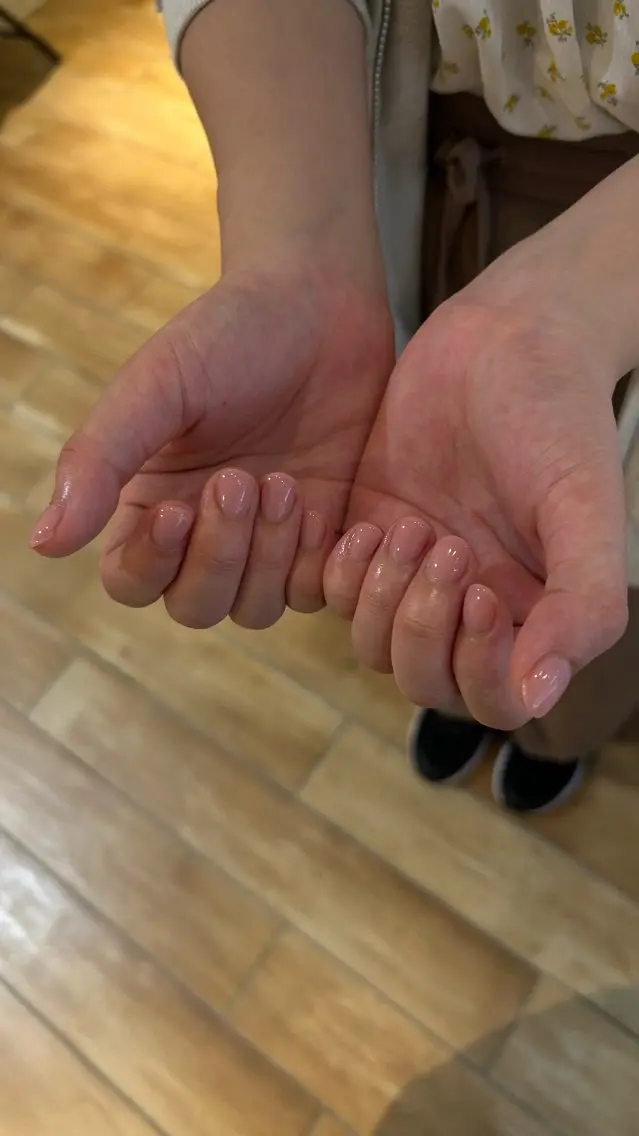 ネイル オフィスネイル ハンドネイル 𝗶𝗿𝗼𝗵𝗮 ໒꒱ 𓏸*˚のネイルデザイン