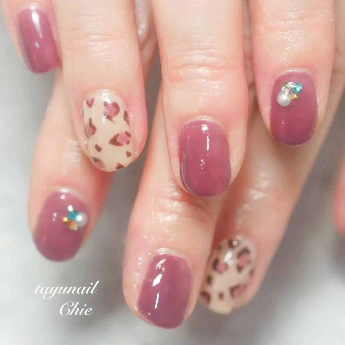ネイル アニマル柄 ブルー ジェルネイル パラジェル 冬ネイル ハンドネイル ネイルサロン 【たゆnail】のネイルデザイン