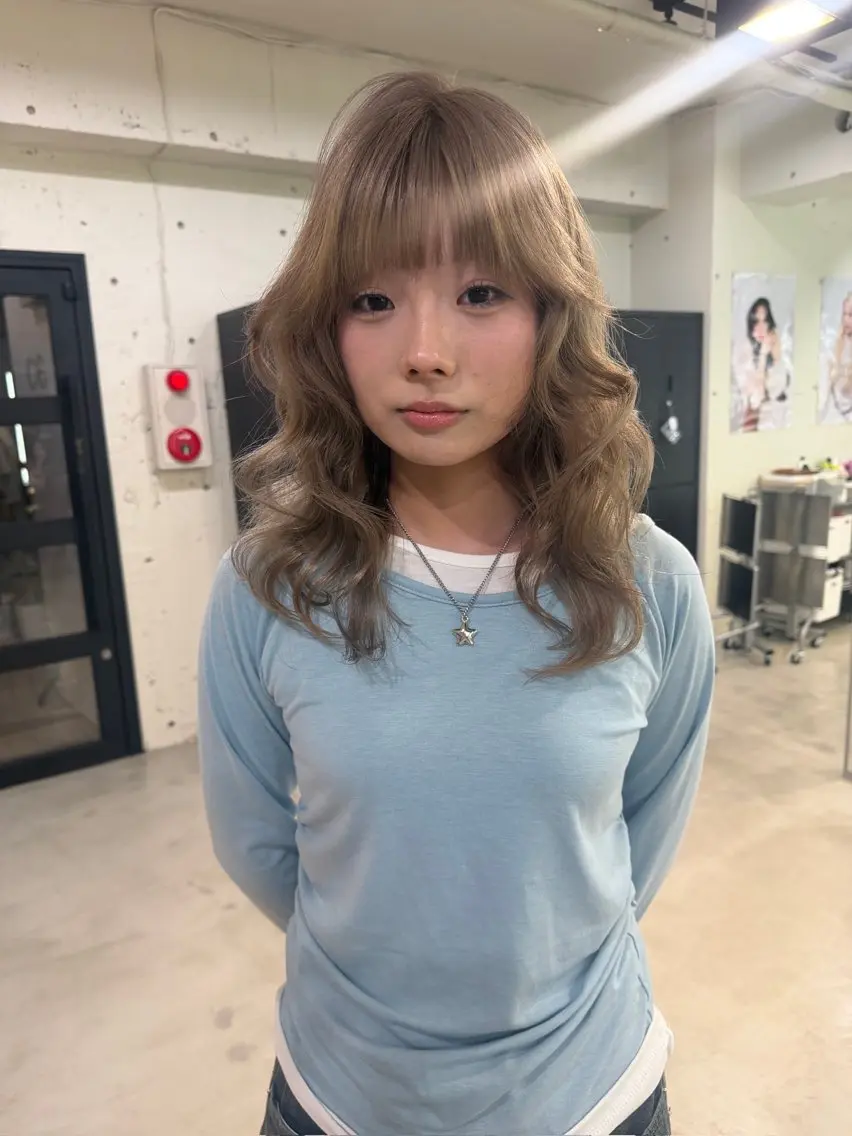 ミディアム カラー ブリーチ グレージュ ミルクティーグレージュ ヘアカラー トリートメント Hana ハイトーン🕯🩰のヘアスタイル